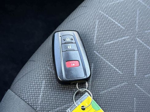 Used 2024 Toyota RAV4 XLE image 31