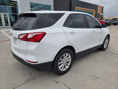 Used 2021 Chevrolet Equinox LS w/ LS Convenience Package FWD image 3
