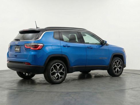 Used 2025 Jeep Compass Limited image 9