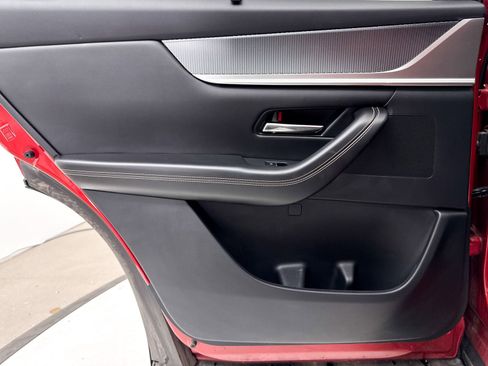 Certified 2025 MAZDA CX-70 Plug-In Hybrid w/ Premium Pkg image 34