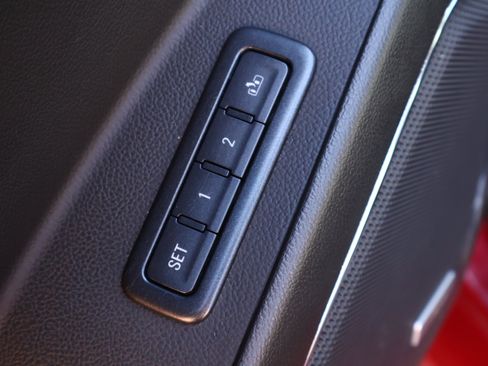 Used 2015 Chevrolet Suburban LT image 8