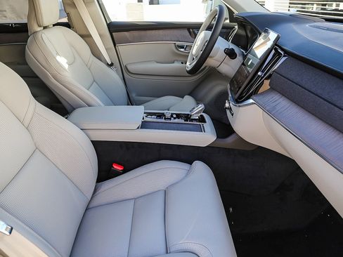 New 2026 Volvo XC90 T8 Ultra w/ Protection Package Premier AWD/4WD image 16