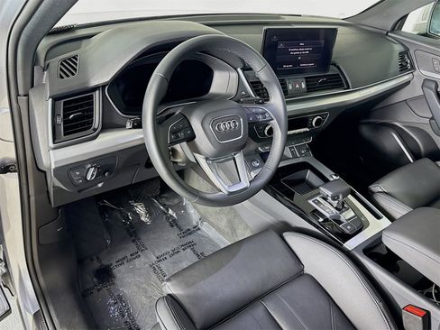 Certified 2025 Audi Q5 2.0T Premium image 9