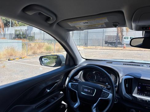 Used 2024 GMC Terrain SLE FWD image 32