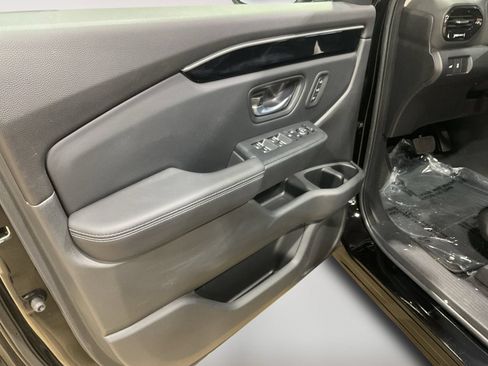 Used 2023 Honda Pilot Touring image 15