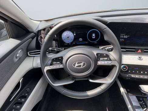 Used 2025 Hyundai Elantra Limited image 14