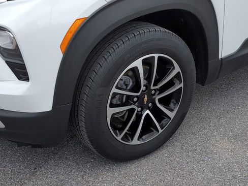 Used 2025 Chevrolet TrailBlazer LT AWD/4WD image 11