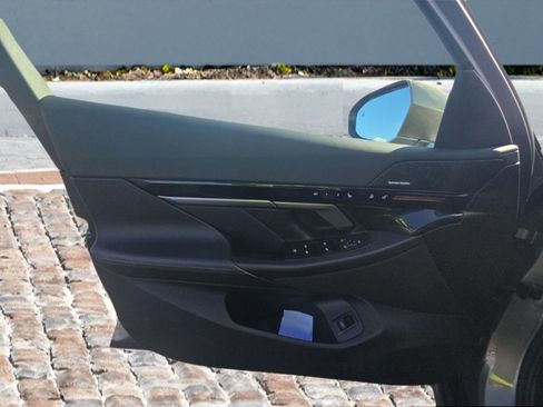 Used 2024 BMW 530i image 11