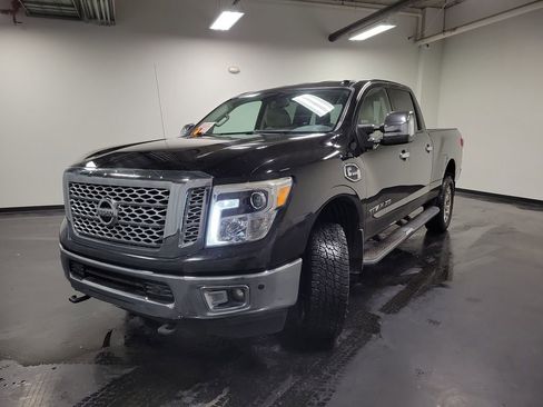 Used 2016 Nissan Titan SL image 5