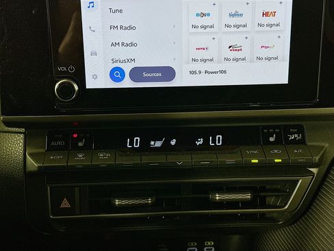 Used 2025 Toyota Camry SE w/ Convenience Package image 22