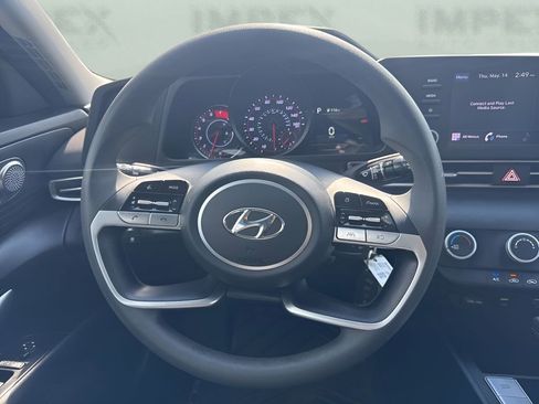 Used 2023 Hyundai Elantra SE w/ Preferred Accessory Package FWD image 8
