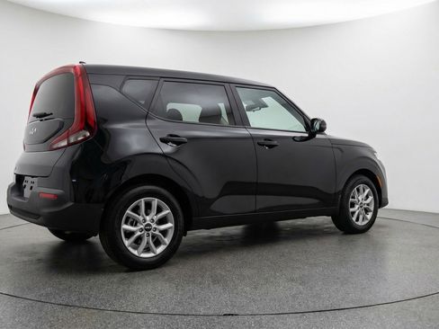 Used 2025 Kia Soul LX w/ LX Technology Package image 9