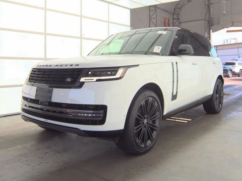 Used 2024 Land Rover Range Rover Long Wheelbase SE image 2