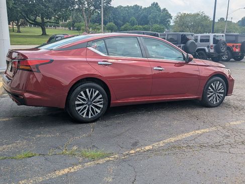 Used 2023 Nissan Altima 2.5 SV w/ SV Premium Package AWD/4WD image 10