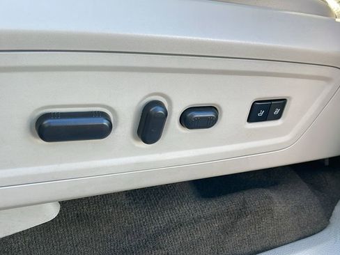 Used 2017 Lincoln Navigator Select image 15