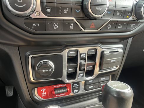 Used 2021 Jeep Gladiator Rubicon AWD/4WD image 30