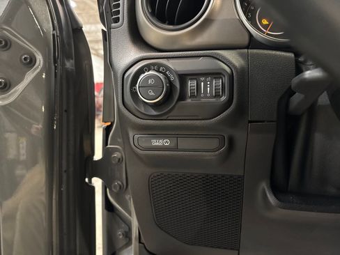 Used 2020 Jeep Gladiator Sport w/ Quick Order Package 24S image 18