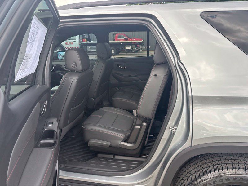 Used 2023 Chevrolet Traverse RS AWD/4WD image 17