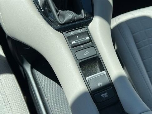 Used 2024 Honda HR-V LX image 18