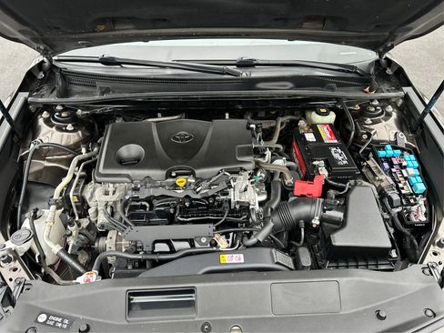 Used 2018 Toyota Camry LE image 19