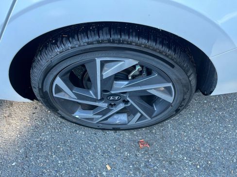 Used 2025 Hyundai Elantra SEL image 30