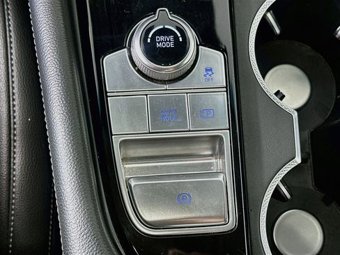 Used 2025 Genesis G70 2.5T RWD image 26