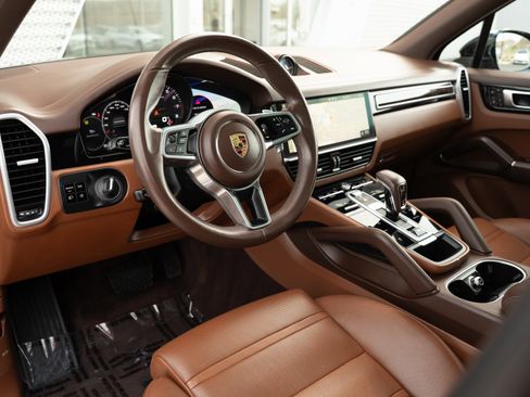 Used 2021 Porsche Cayenne image 10