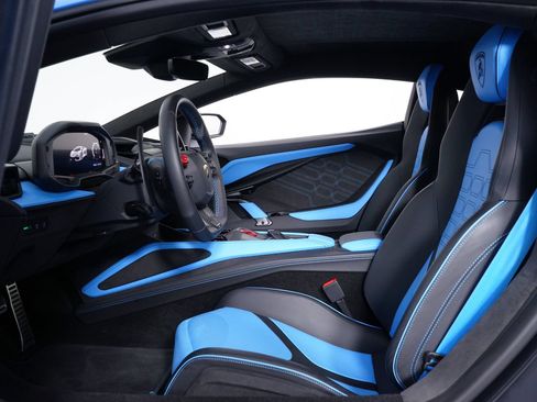 Used 2024 Lamborghini Revuelto AWD/4WD image 4