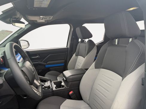 Certified 2025 Toyota Tacoma TRD Off-Road image 9