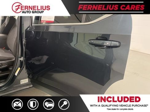 Used 2021 Chevrolet Traverse LT FWD image 13