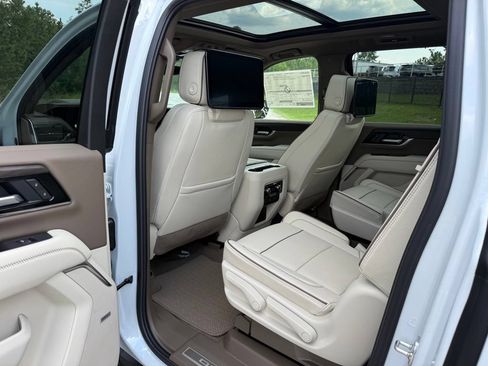 New 2026 GMC Yukon XL Denali w/ Denali Reserve Package AWD/4WD image 21