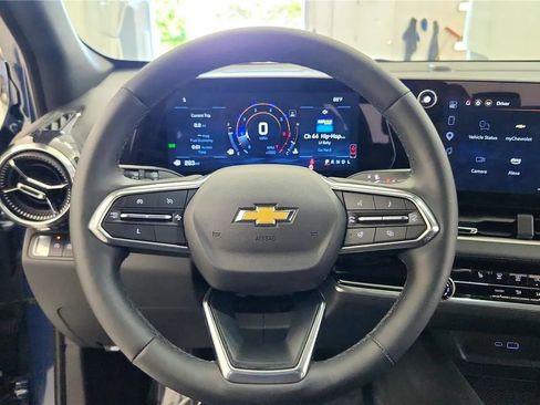 Used 2025 Chevrolet Equinox LT FWD image 35
