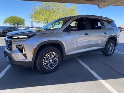 Used 2024 Chevrolet Traverse LT