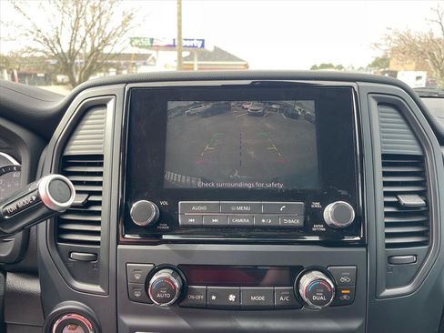 Used 2024 Nissan Titan SV w/ SV Convenience Package image 6