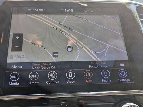 Used 2019 Jeep Grand Cherokee Overland AWD/4WD image 25