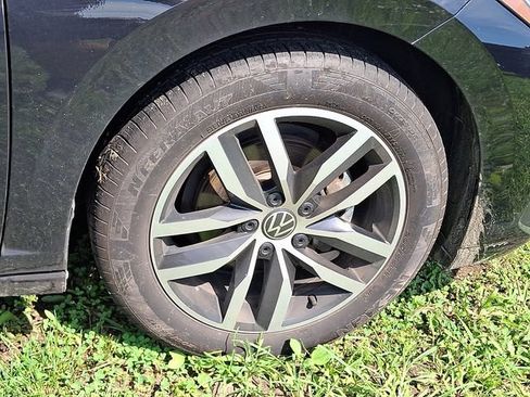 Used 2025 Volkswagen Jetta SE FWD image 15
