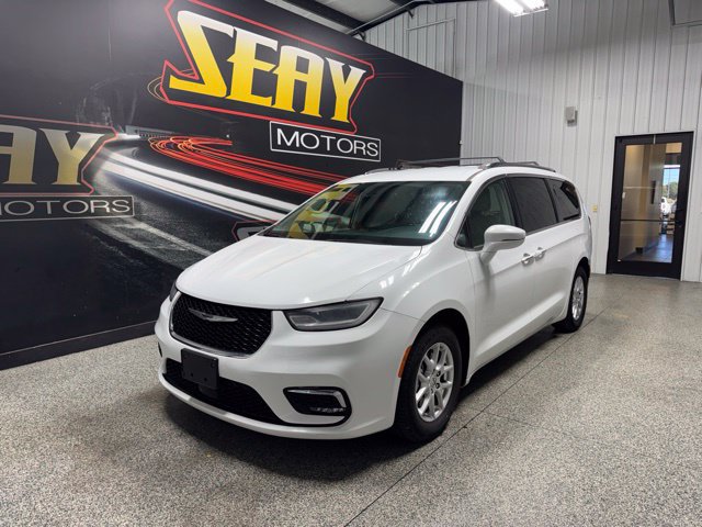 Used 2021 Chrysler Pacifica Touring-L FWD image 1