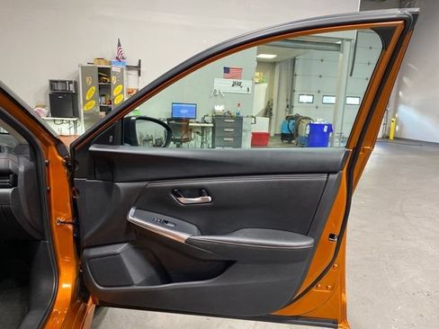 Certified 2023 Nissan Sentra SR FWD image 28