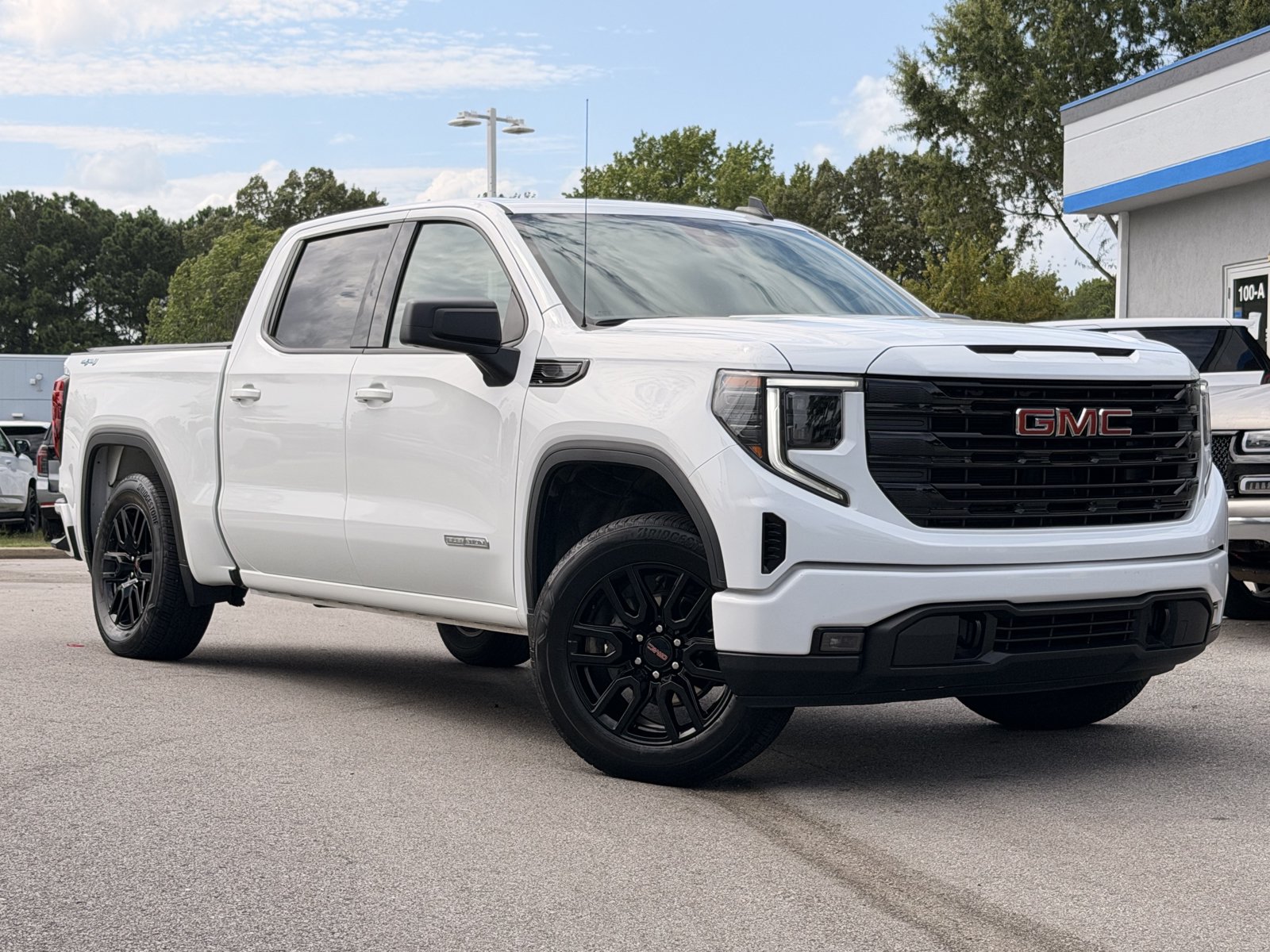Used 2024 GMC Sierra 1500 Elevation AWD/4WD image 2