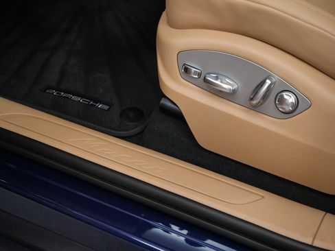 Certified 2025 Porsche Macan image 23