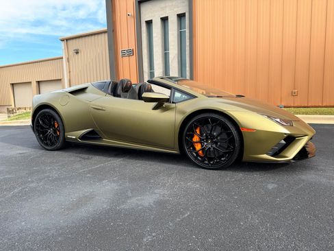 Used 2023 Lamborghini Huracan EVO RWD image 4