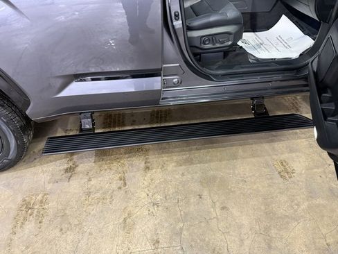 Used 2023 Toyota Sequoia Platinum image 5