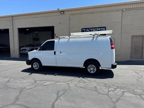 Used 2015 Chevrolet Express 2500 RWD image 6