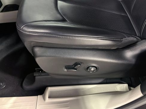 Used 2023 Chrysler Pacifica Touring-L FWD image 22