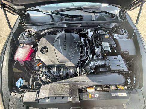 Used 2025 Hyundai Sonata SE FWD image 28