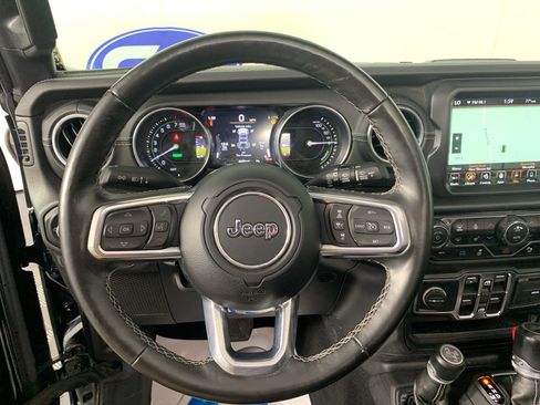 Used 2022 Jeep Wrangler Unlimited Sahara w/ Cold Weather Group AWD/4WD image 21