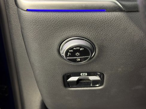 Used 2023 Mercedes-Benz GLC 300 w/ AMG Line image 19