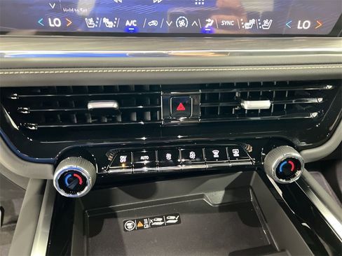 New 2025 Chevrolet Suburban Premier image 17