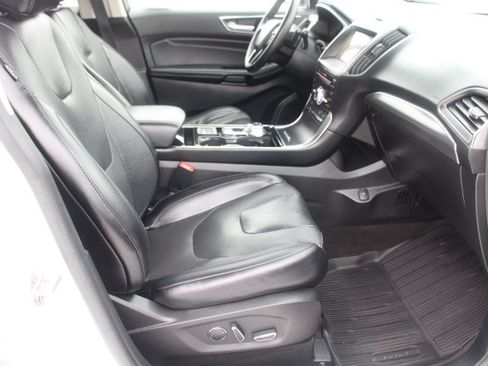 Used 2019 Ford Edge Titanium w/ Equipment Group 301A AWD/4WD image 21
