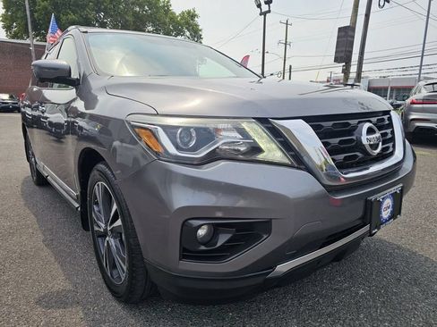 Used 2017 Nissan Pathfinder Platinum AWD/4WD image 3